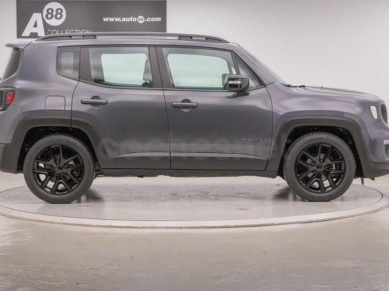 Usado Jeep Renegade Night Eagle 120 CV (88 kW) 2022 Gris / plata SUV