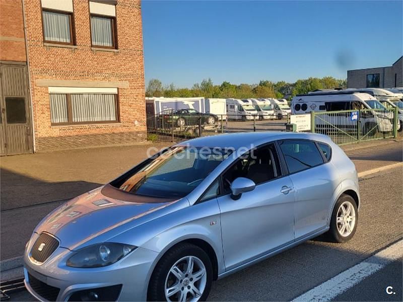 Käytetty Seat Leon Style 105 HP (77 kW) 2011 Harmaa Viistoperä