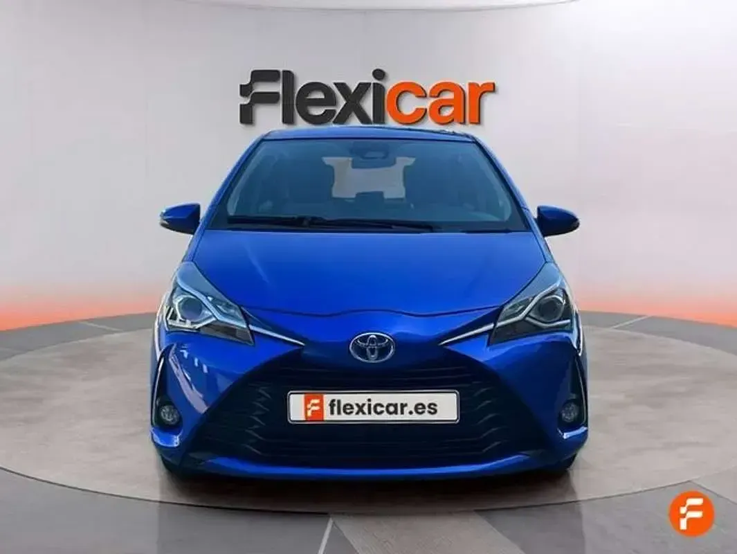 Usado Toyota Yaris Hybrid Active 99 CV (72 kW) 2019 Azul Utilitario