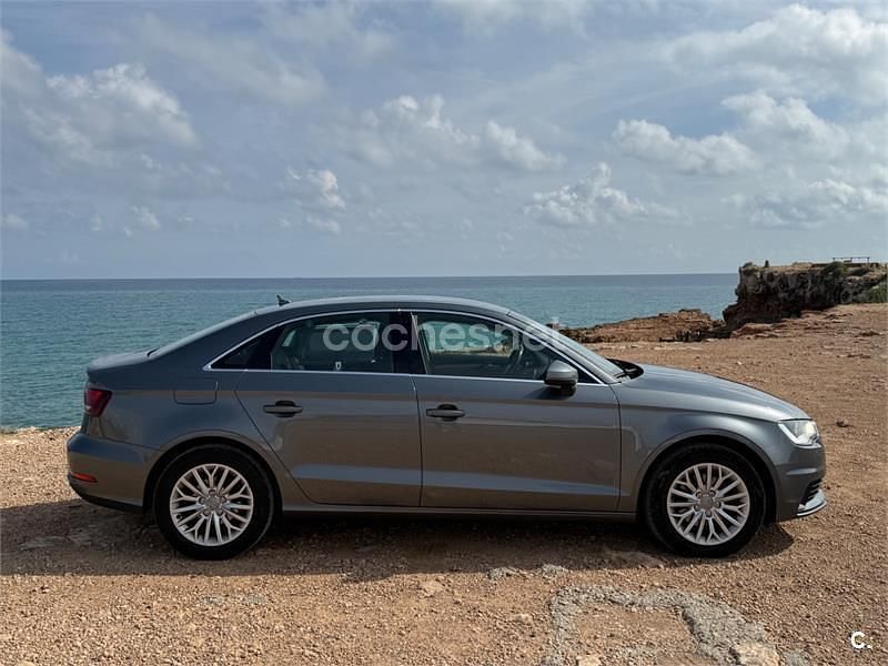 Gris / plata Usado 2015 Audi A3 Attraction Berlina | 12.500 € (Precio justo) - Imagen 1/4