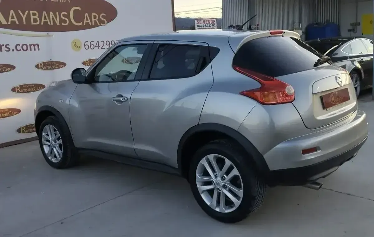 Usado Nissan Juke Shiro 117 CV (86 kW) 2012 Gris / plata SUV