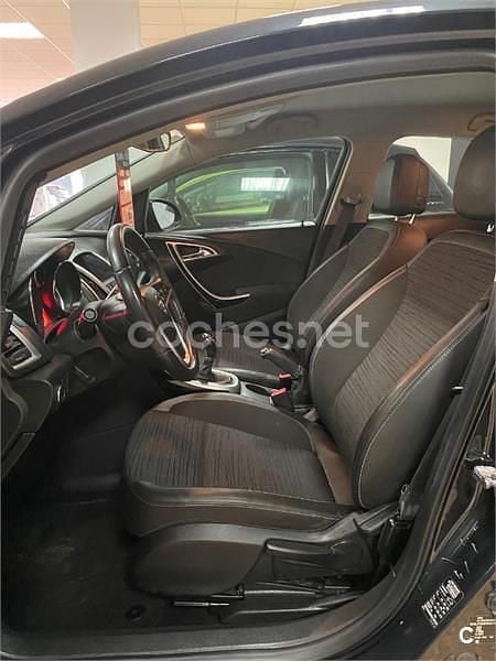 Usado Opel Astra Selective 115 CV (84 kW) 2014 Negro Berlina