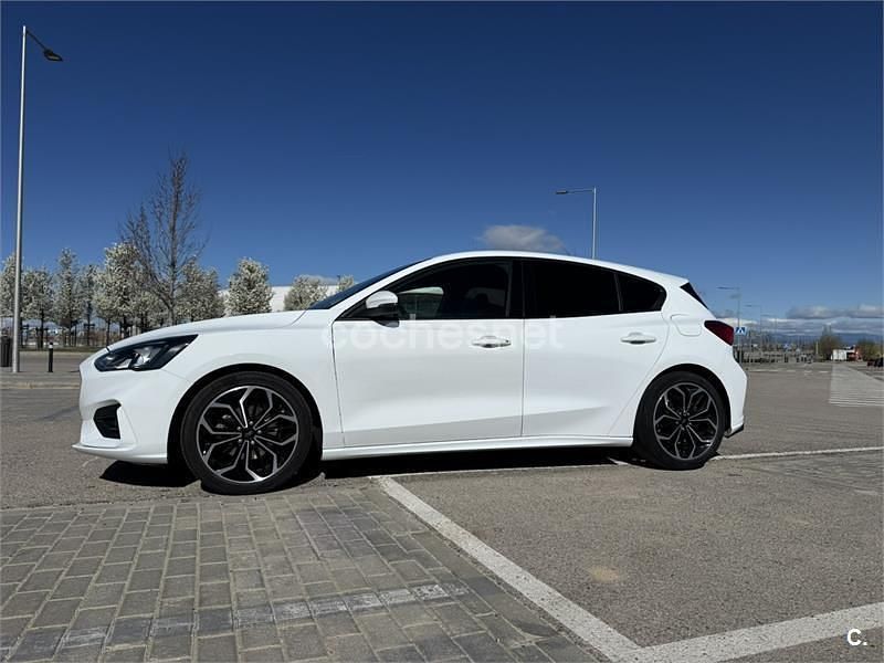 Usado Ford Focus ST-Line 125 CV (91 kW) 2021 Blanco Berlina