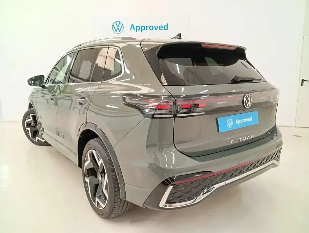 Usado VW Tiguan R-line 150 CV (110 kW) 2025 Verde SUV