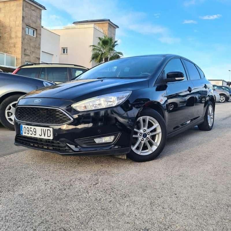 Usado Ford Focus Trend+ 125 CV (91 kW) 2016 Negro Utilitario