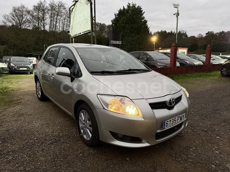 Beige Usado 2007 Toyota Auris Sol Berlina | 5000 € (Super precio) - Imagen 1/4