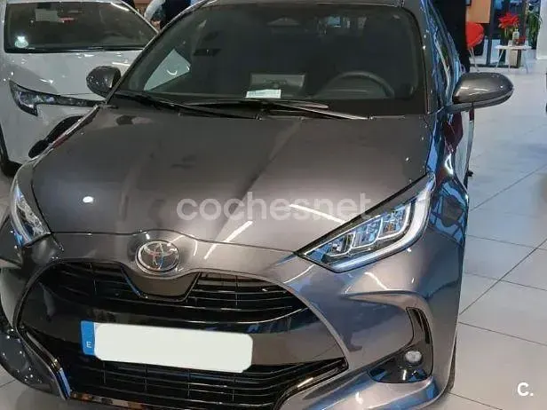 Usado Toyota Yaris Hybrid Style 116 CV (85 kW) 2026 Gris / plata Berlina