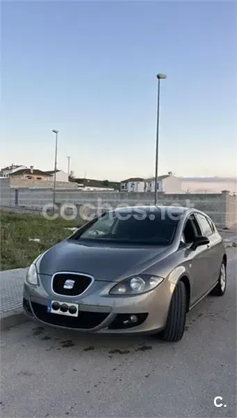 Usado Seat Leon Sport 105 CV (77 kW) 2008 Gris / plata Utilitario