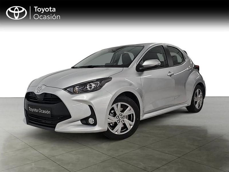 Usado Toyota Yaris Active 116 CV (85 kW) 2024 Azul Utilitario
