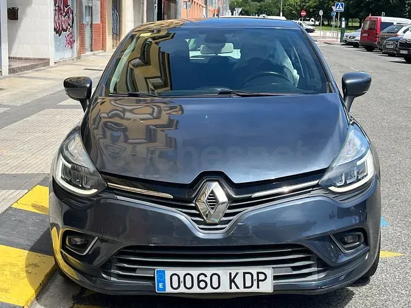 Usado Renault Clio IV Zen 90 CV (66 kW) 2017 Gris / plata Berlina