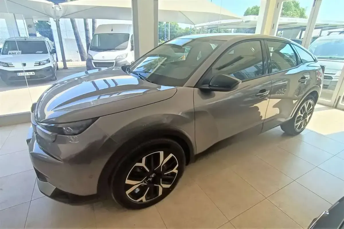 Nuevo Citroën C4 Business Class 145 CV (106 kW) 2026 Gris SUV