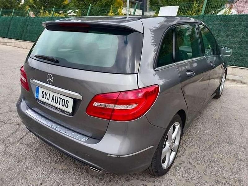 Usado Mercedes C320 109 CV (80 kW) 2013 Gris Berlina