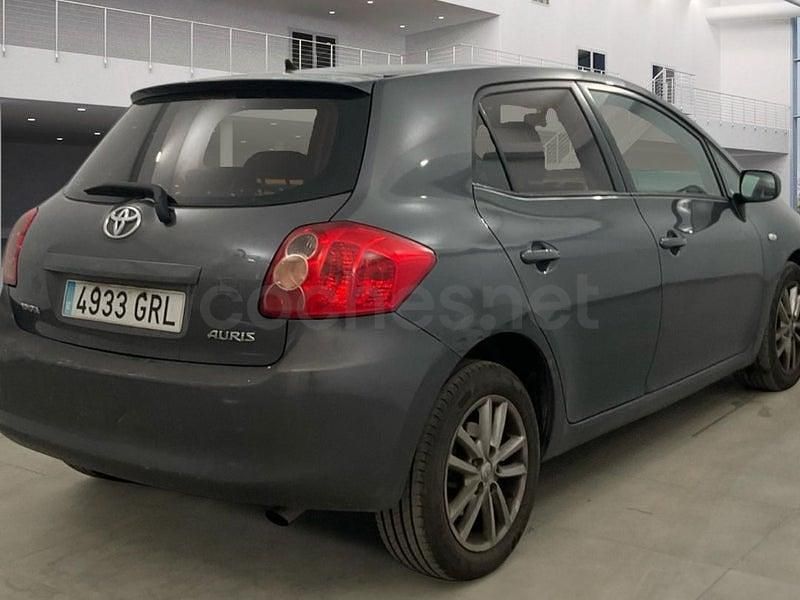 Usado Toyota Auris Active 126 CV (92 kW) 2010 Gris / plata Utilitario