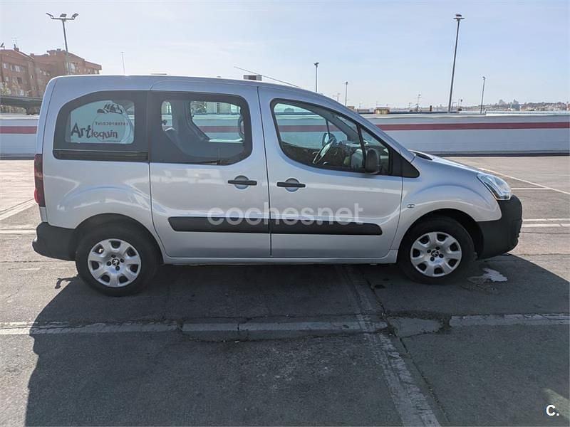 Usado Peugeot Partner Tepee Access 75 CV (55 kW) 2016 Gris / plata Monovolumen