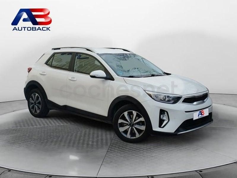 Usado Kia Stonic 100 HP (73 kW) 2022 Branco SUV