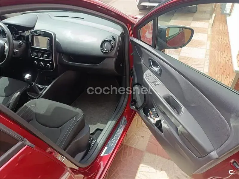 Usado Renault Clio IV LIMITED 90 CV (66 kW) 2019 Granate Berlina