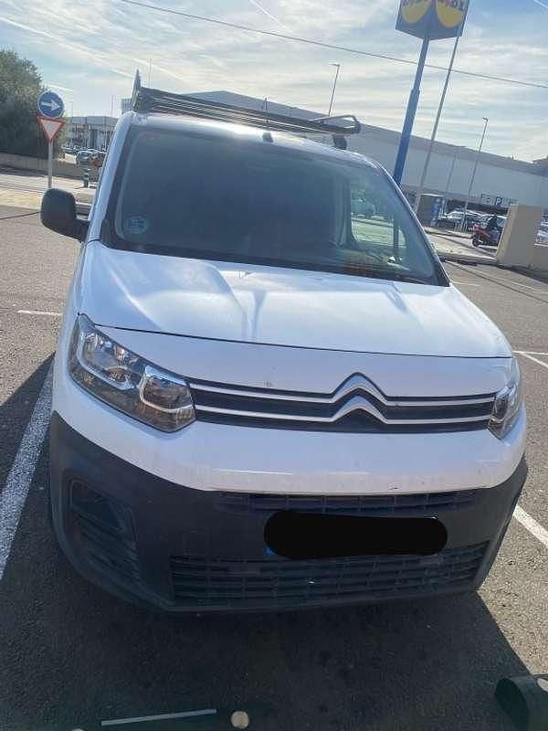 Usado Citroën Berlingo Live 102 CV (75 kW) 2021 Blanco Monovolumen