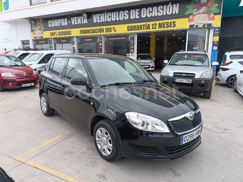 Negro Usado 2014 Skoda Fabia Ambition Berlina | 7900 € (Un poco caro) - Imagen 1/4
