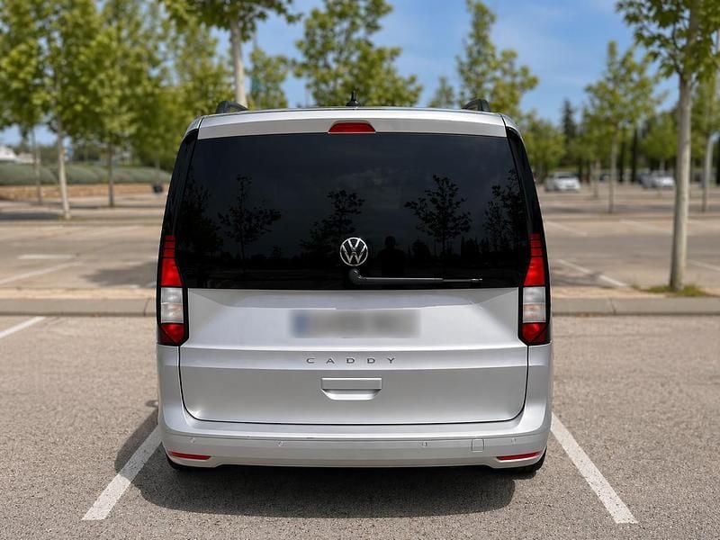 Usado VW Caddy Maxi 122 CV (89 kW) 2023 Gris Monovolumen