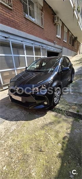 Usado Toyota Yaris 125 CV (91 kW) 2023 Negro Utilitario