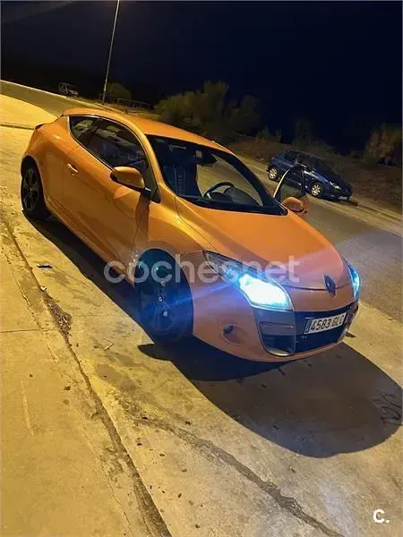 Usado Renault Mégane Dynamique 130 CV (95 kW) 2009 Naranja Berlina
