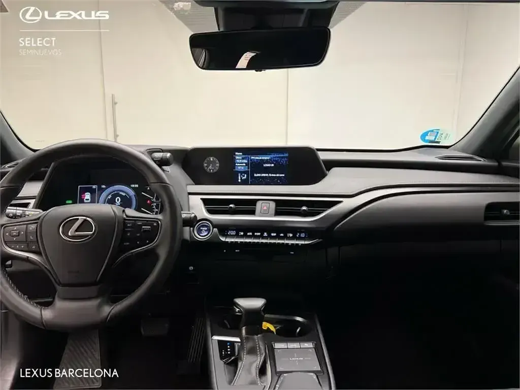 Usado Lexus UX Business Edition 184 CV (135 kW) 2022 Gris / plata SUV