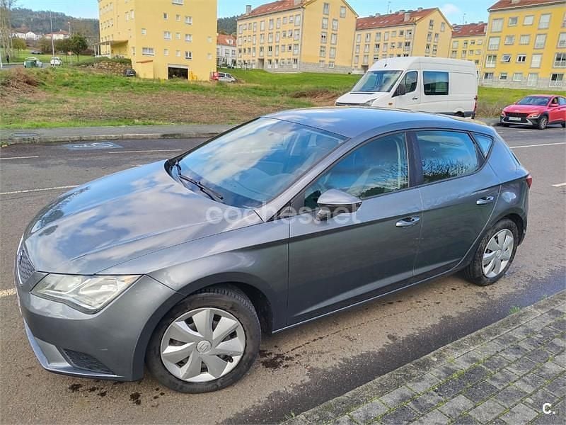 Usado Seat Leon Reference 105 CV (77 kW) 2014 Gris / plata Berlina