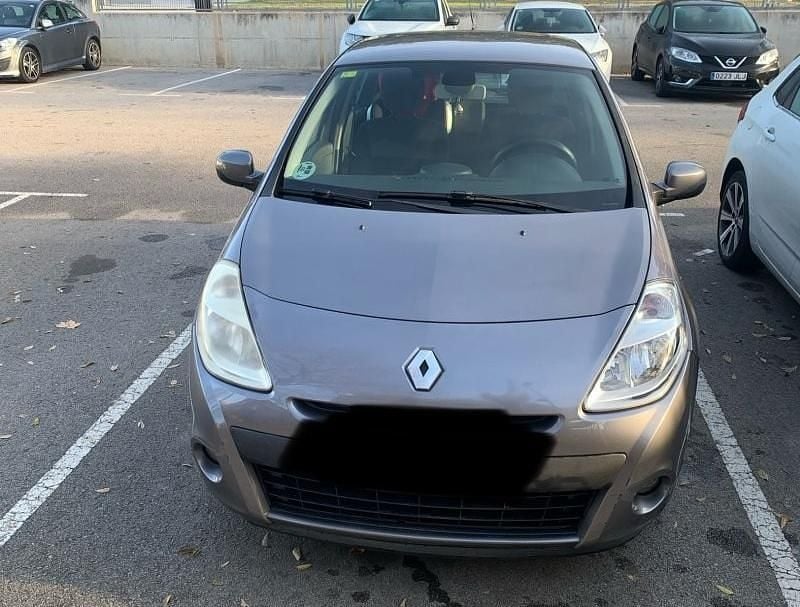 Gris / plata Usado 2010 Renault Clio II Authentique Berlina | 4000 € (Precio justo) - Imagen 1/4