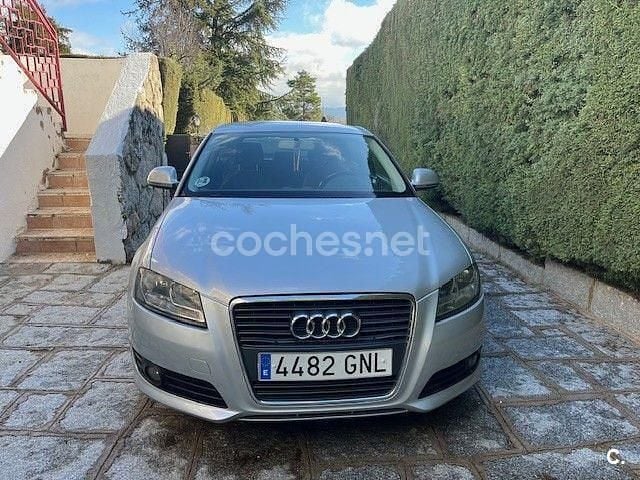 Gris / plata Usado 2009 Audi A3 Attraction Berlina | 5900 € (Buen precio) - Imagen 1/4