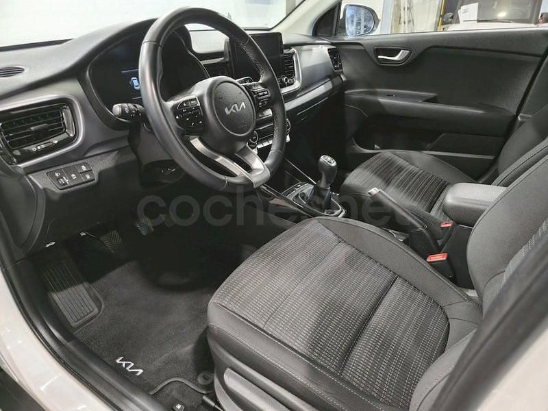 Usado Kia Stonic 100 CV (73 kW) 2025 Blanco SUV