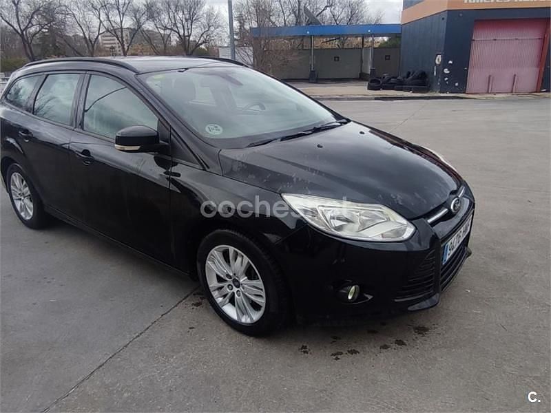 Usado Ford Focus Trend 115 CV (84 kW) 2012 Negro Familiar