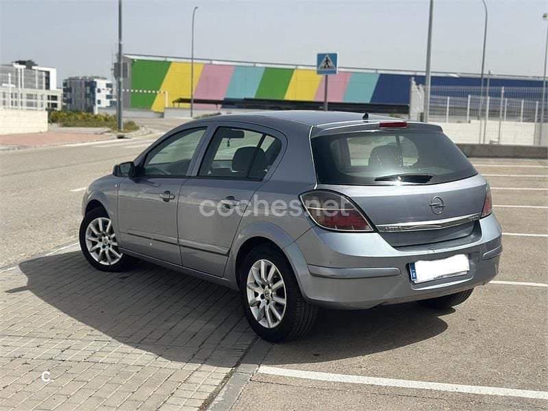 Usado Opel Astra Sport 100 CV (73 kW) 2007 Gris / plata Berlina