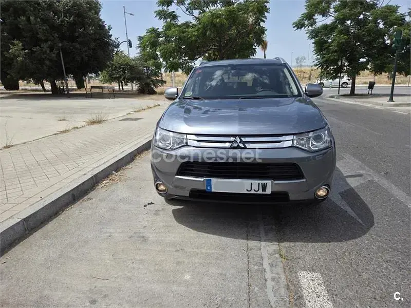 Usado Mitsubishi Outlander Motion 150 CV (110 kW) 2015 Gris / plata SUV