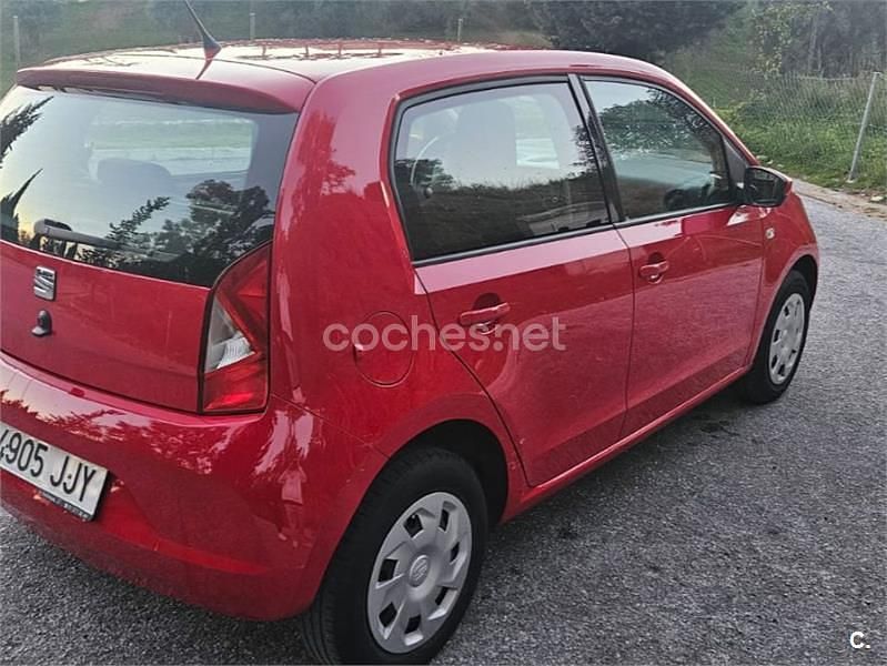 Usado Seat Mii Chic 60 CV (44 kW) 2015 Rojo Utilitario