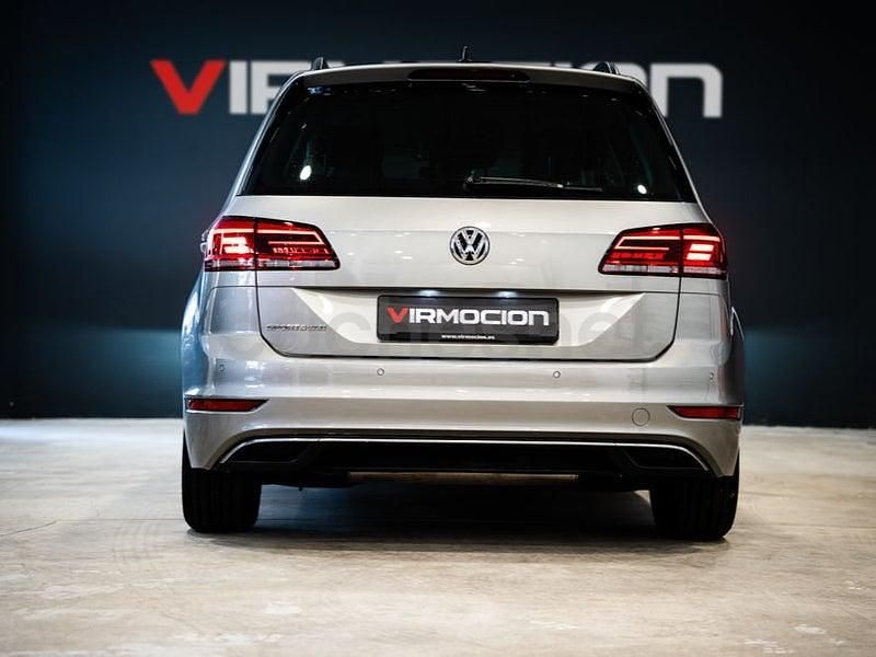 Usado VW Golf Sportsvan Advance 130 CV (95 kW) 2018 Gris / plata Monovolumen