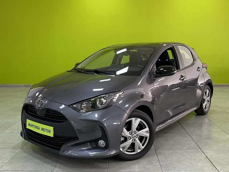 Usado Toyota Yaris Hybrid Active 116 CV (85 kW) 2024 Gris Berlina