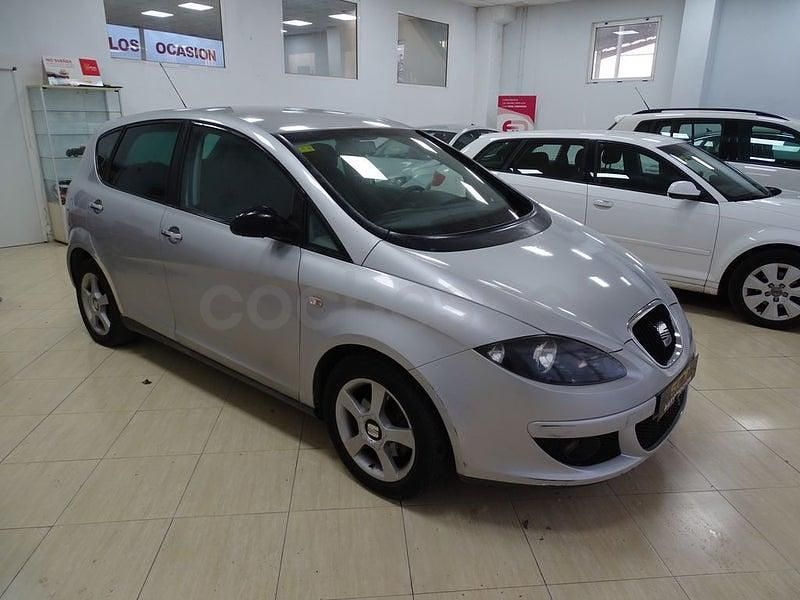 Usado Seat Altea Reference 105 CV (77 kW) 2006 Gris / plata Monovolumen