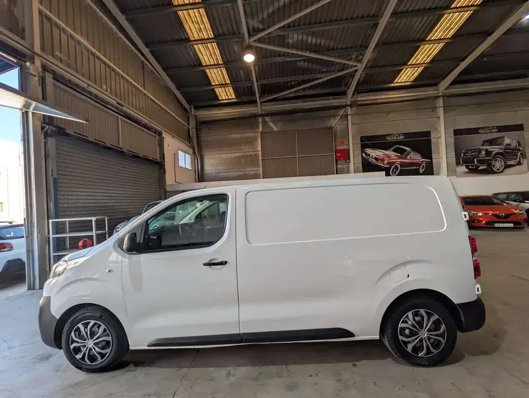 Usado Citroën Jumpy Comfort 120 CV (88 kW) 2021 Monovolumen