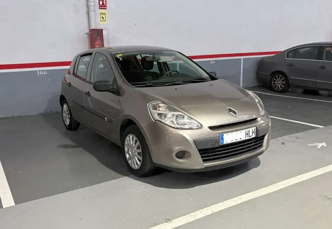Usado Renault Clio 75 CV (55 kW) 2012 Beige Utilitario