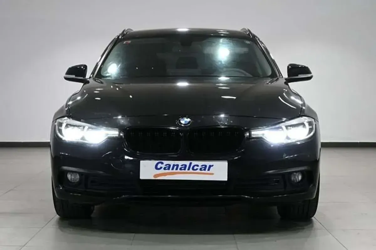 Usado BMW 318 150 CV (110 kW) 2017 Negro Familiar