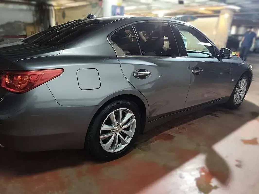 Usado Infiniti Q50 Premium 170 CV (125 kW) 2017 Gris Berlina