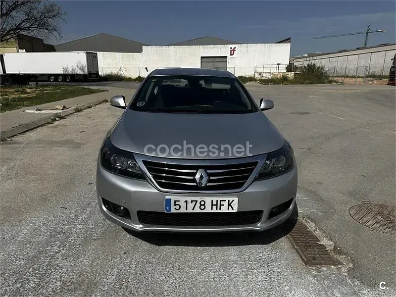 Usado Renault Latitude Expression 150 CV (110 kW) 2011 Gris / plata Berlina
