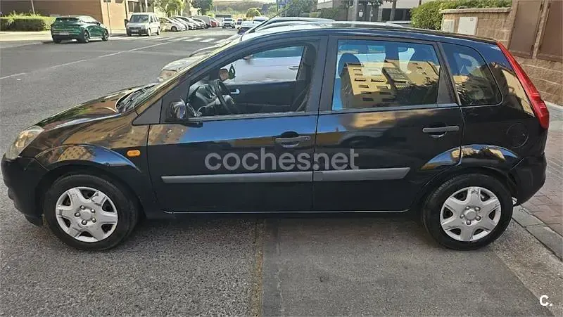 Usado Ford Fiesta Trend 68 CV (50 kW) 2006 Negro Utilitario