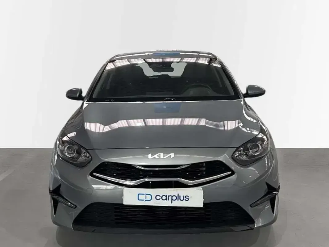 Usado Kia Ceed 101 CV (74 kW) 2025 Plateado Utilitario