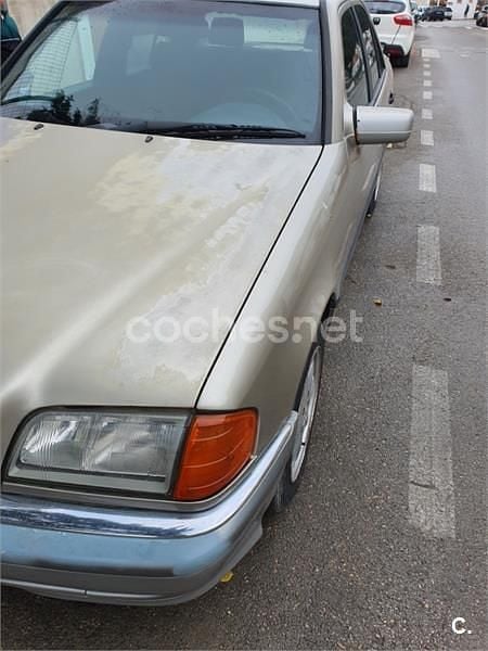 Usado Mercedes E200 75 CV (55 kW) 1993 Beige Familiar