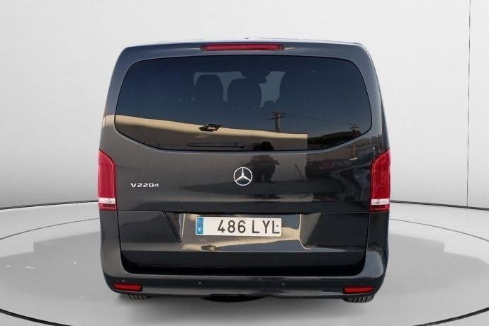 Begagnad Mercedes V220 163 HK (119 kW) 2022 Minibuss