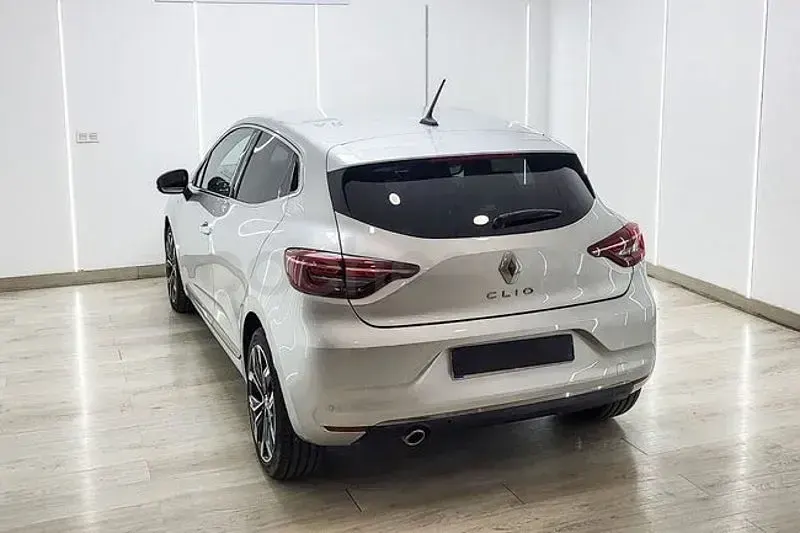 Usado Renault Clio V Zen 90 CV (66 kW) 2023 Gris / plata Berlina