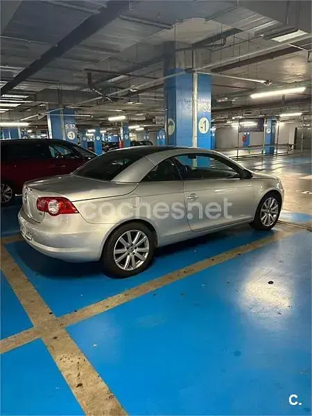 Usado VW Eos 160 CV (117 kW) 2009 Gris / plata Descapotable