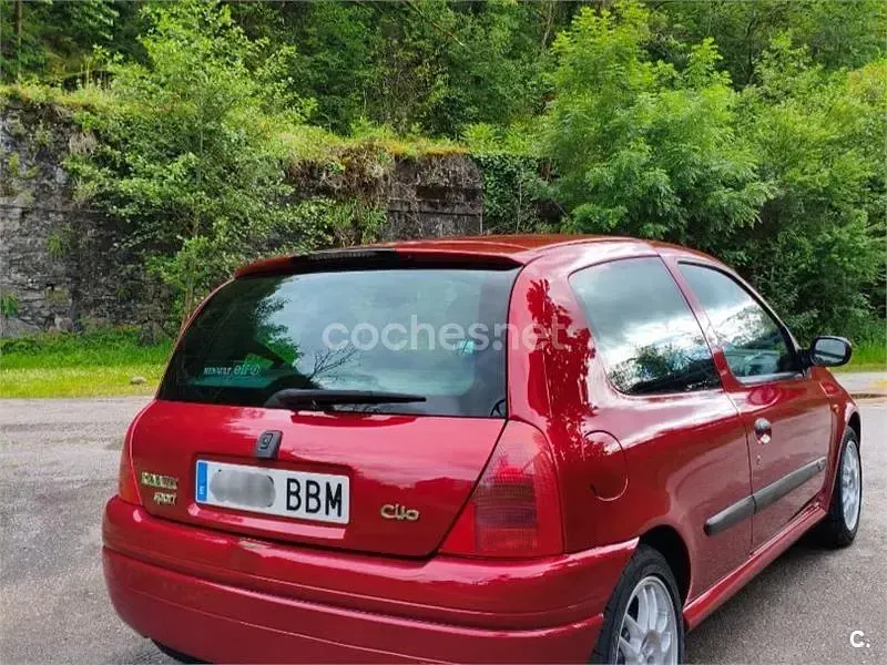Usado Renault Clio 172 CV (126 kW) 2000 Granate Berlina