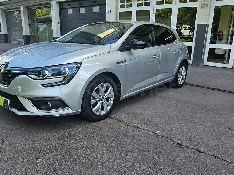 Usado Renault Mégane Business 140 CV (102 kW) 2019 Gris / plata Berlina